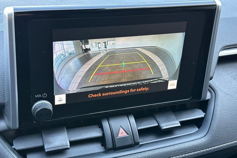 Toyota RAV4 Vehicle Full-screen Gallery Image 19