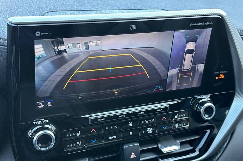 Toyota Highlander Vehicle Full-screen Gallery Image 20