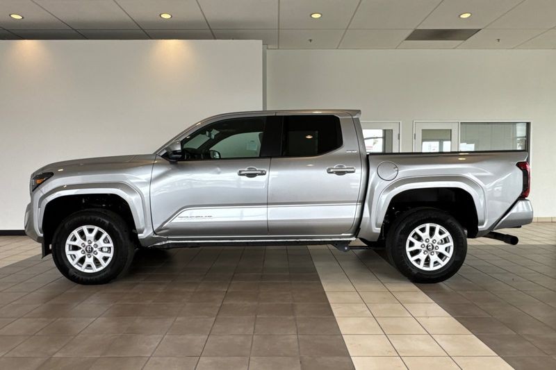 Toyota Tacoma 4WD Vehicle Full-screen Gallery Image 07