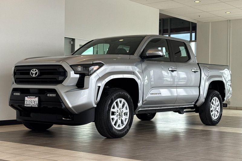 Toyota Tacoma 4WD Vehicle Full-screen Gallery Image 08