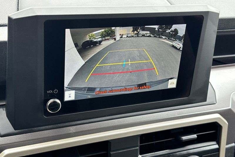 Toyota Tacoma 4WD Vehicle Full-screen Gallery Image 18