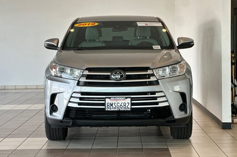 Toyota Highlander Vehicle Full-screen Gallery Image 07
