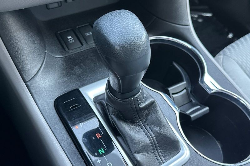 Toyota Highlander Vehicle Full-screen Gallery Image 18