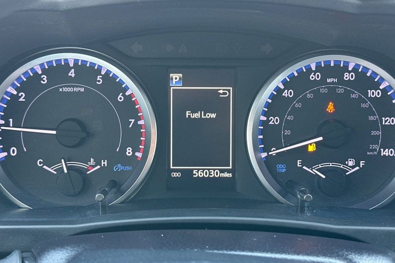 Toyota Highlander Vehicle Full-screen Gallery Image 20