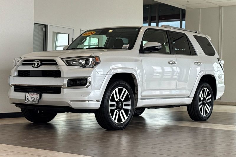 Toyota 4Runner Vehicle Full-screen Gallery Image 08