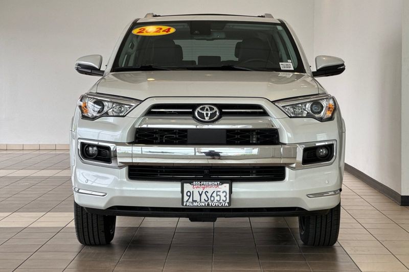 Toyota 4Runner Vehicle Full-screen Gallery Image 09