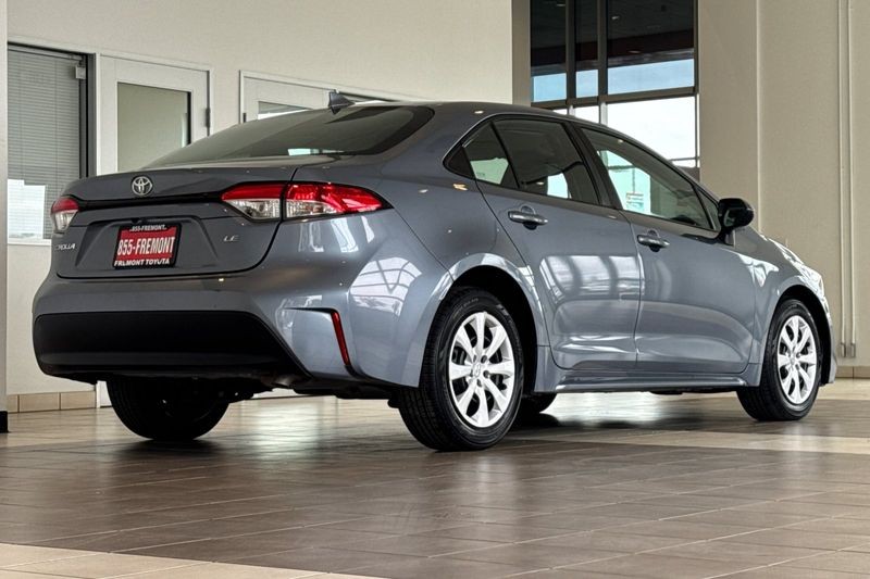 Toyota Corolla Vehicle Full-screen Gallery Image 04