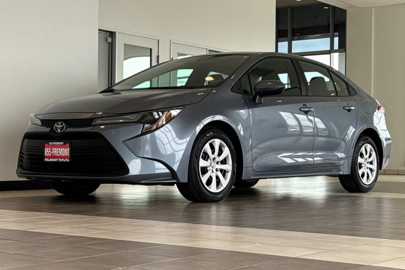 Toyota Corolla Vehicle Full-screen Gallery Image 08
