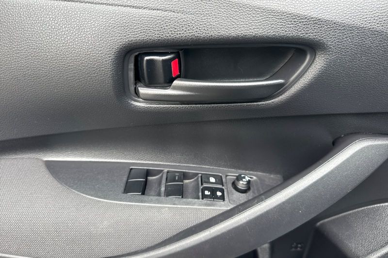 Toyota Corolla Vehicle Full-screen Gallery Image 11