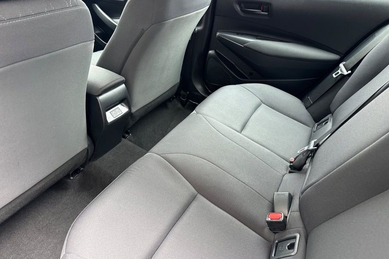 Toyota Corolla Vehicle Full-screen Gallery Image 12