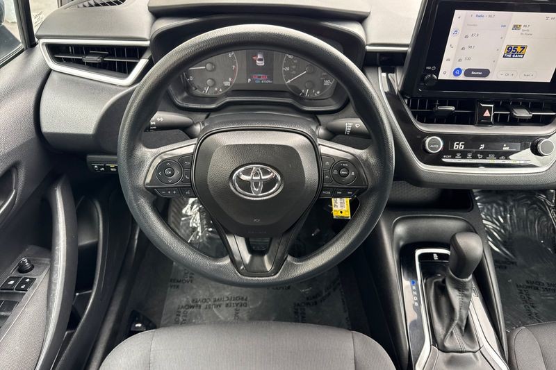 Toyota Corolla Vehicle Full-screen Gallery Image 14