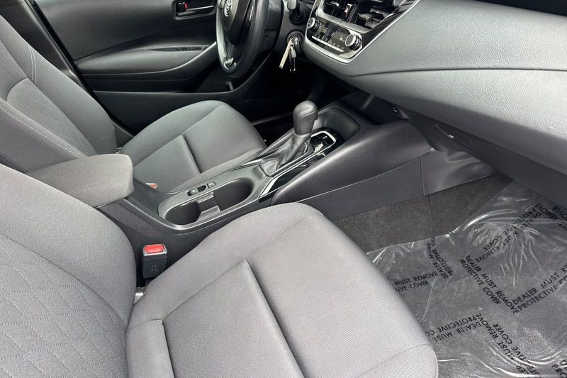 Toyota Corolla Vehicle Full-screen Gallery Image 15