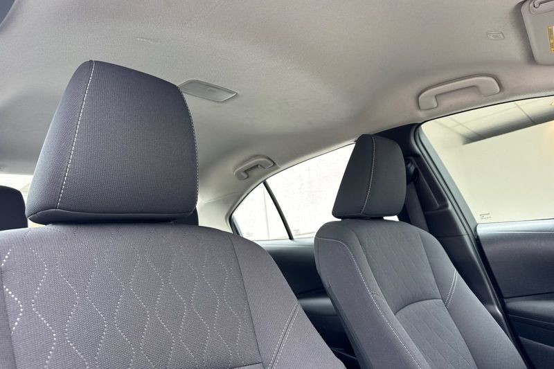 Toyota Corolla Vehicle Full-screen Gallery Image 16