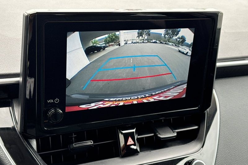Toyota Corolla Vehicle Full-screen Gallery Image 18