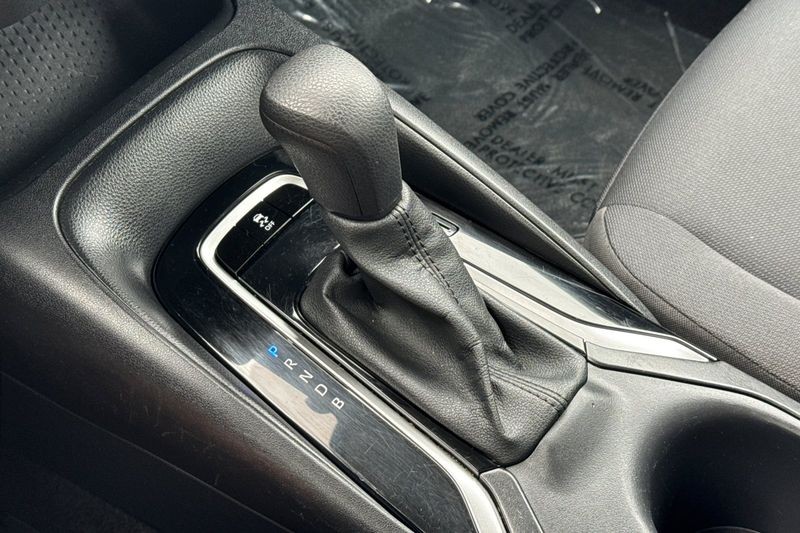 Toyota Corolla Vehicle Full-screen Gallery Image 20