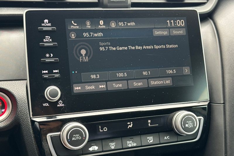 Honda Insight Vehicle Full-screen Gallery Image 17