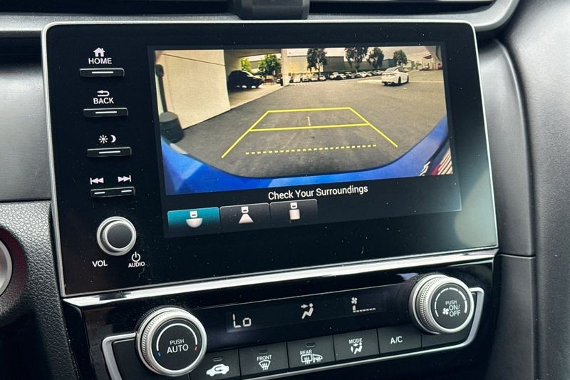 Honda Insight Vehicle Full-screen Gallery Image 18