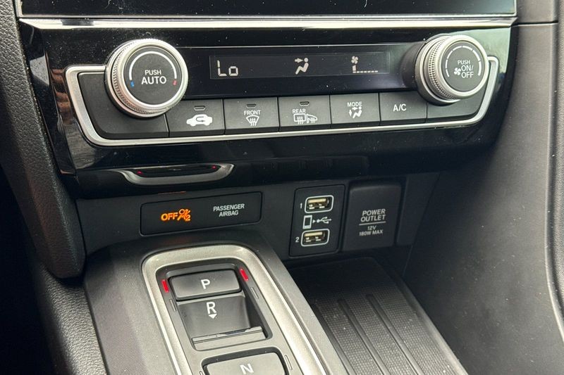 Honda Insight Vehicle Full-screen Gallery Image 19