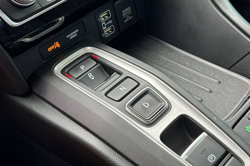 Honda Insight Vehicle Full-screen Gallery Image 20