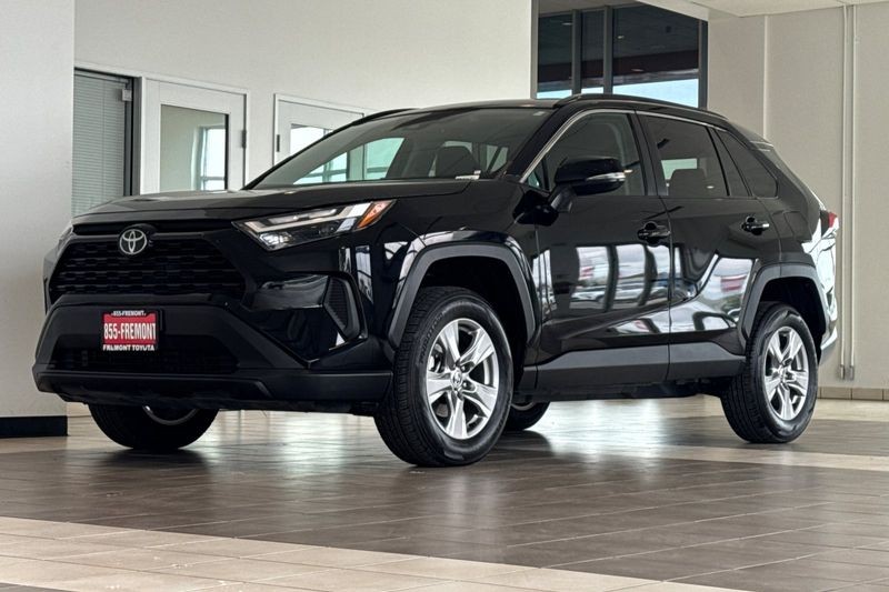 Toyota RAV4 Vehicle Full-screen Gallery Image 08