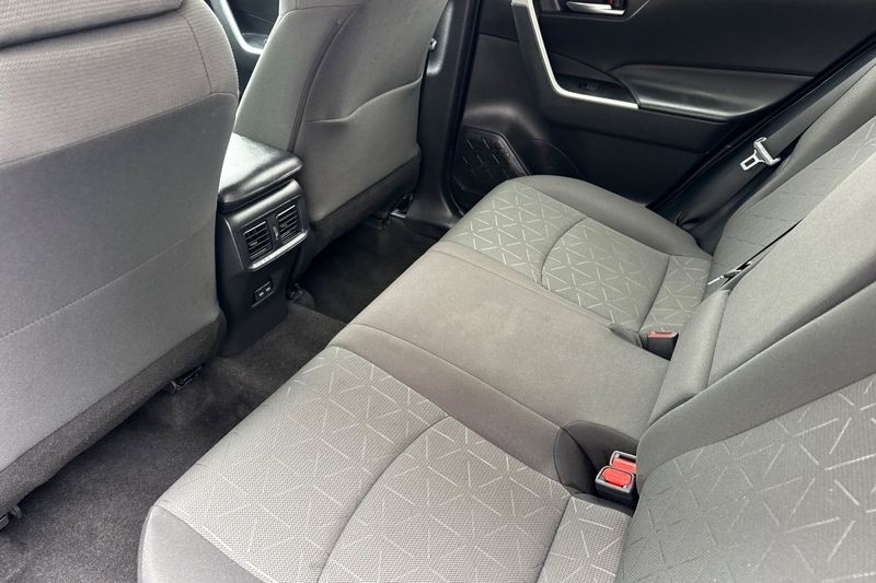 Toyota RAV4 Vehicle Full-screen Gallery Image 12