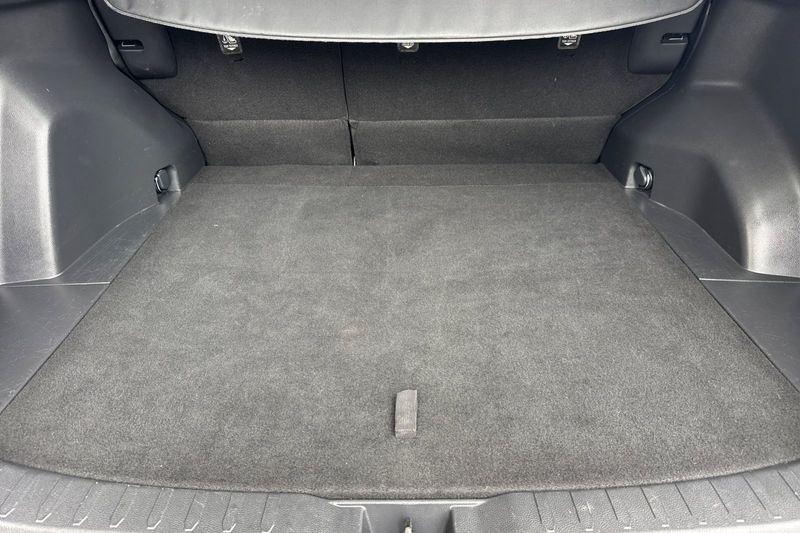 Toyota RAV4 Vehicle Full-screen Gallery Image 15