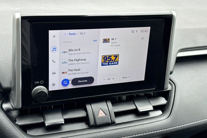 Toyota RAV4 Vehicle Full-screen Gallery Image 18