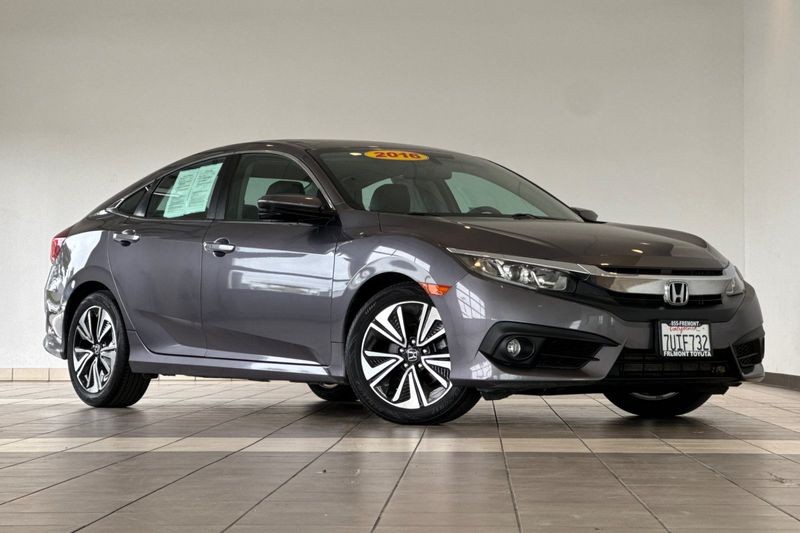 Honda Civic Sedan Vehicle Full-screen Gallery Image 02