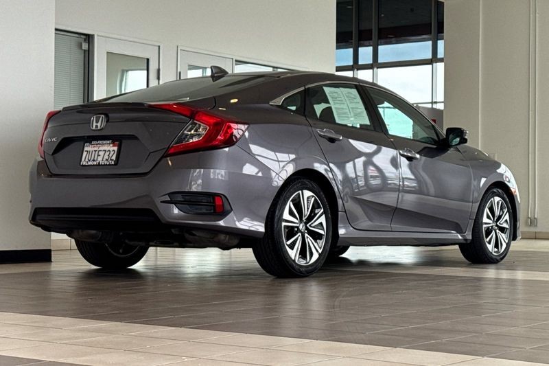 Honda Civic Sedan Vehicle Full-screen Gallery Image 04