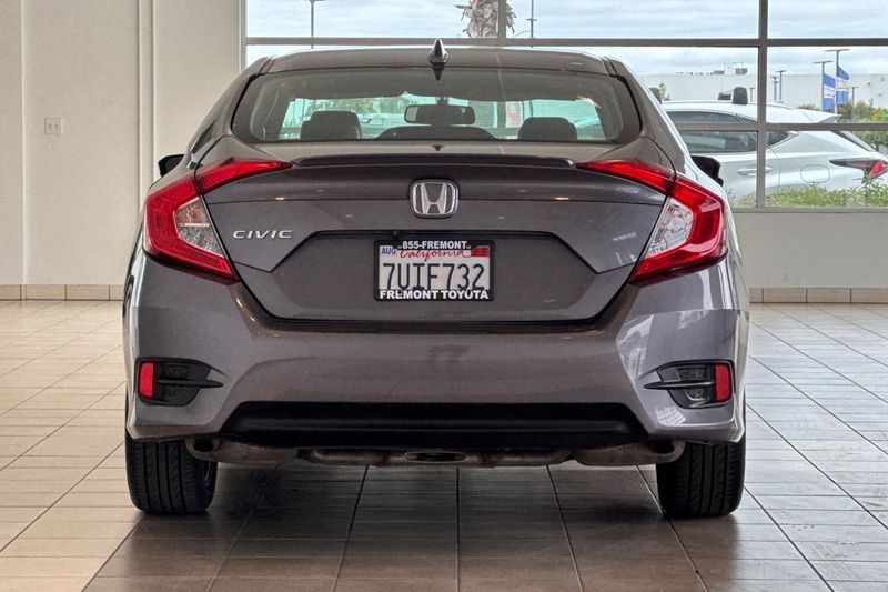 Honda Civic Sedan Vehicle Full-screen Gallery Image 05