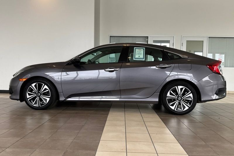 Honda Civic Sedan Vehicle Full-screen Gallery Image 07