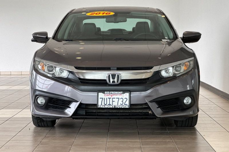 Honda Civic Sedan Vehicle Full-screen Gallery Image 09