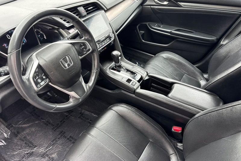Honda Civic Sedan Vehicle Full-screen Gallery Image 10