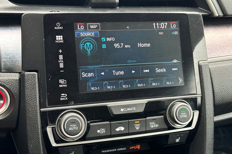 Honda Civic Sedan Vehicle Full-screen Gallery Image 17
