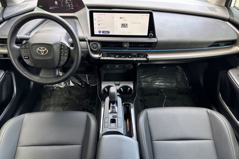 Toyota Prius Vehicle Full-screen Gallery Image 13