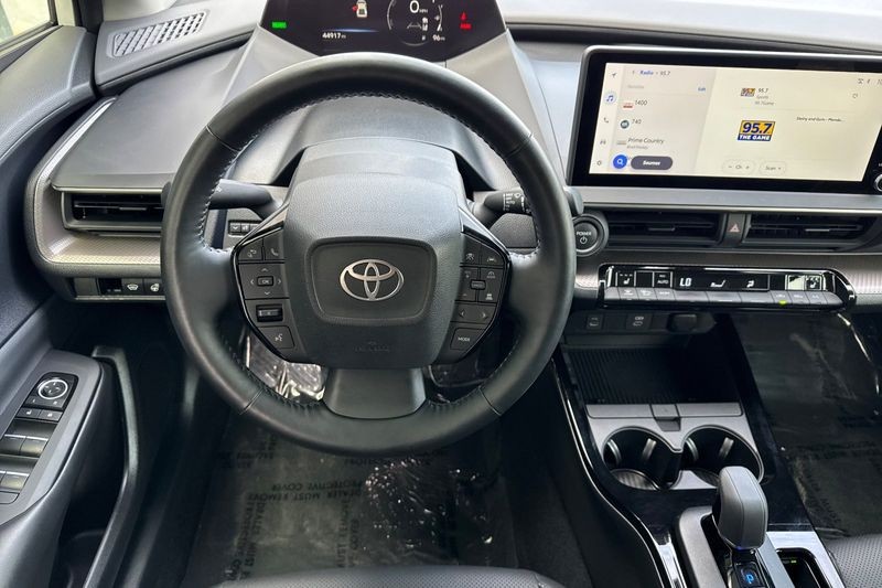 Toyota Prius Vehicle Full-screen Gallery Image 14