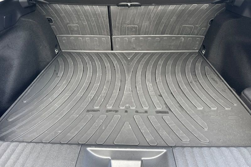 Toyota Prius Vehicle Full-screen Gallery Image 15
