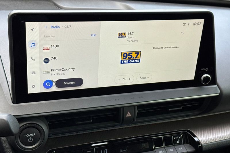 Toyota Prius Vehicle Full-screen Gallery Image 18