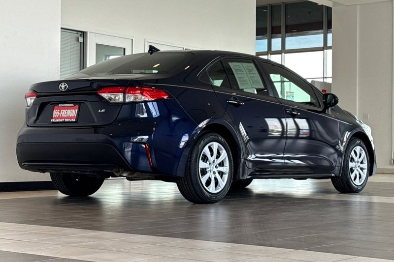 Toyota Corolla Vehicle Full-screen Gallery Image 04