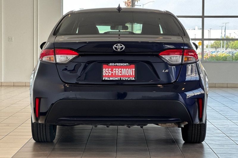 Toyota Corolla Vehicle Full-screen Gallery Image 05