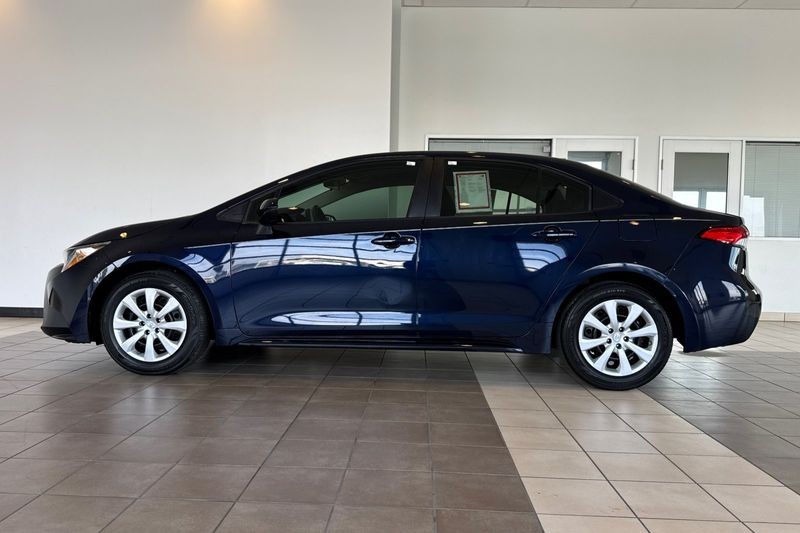 Toyota Corolla Vehicle Full-screen Gallery Image 07