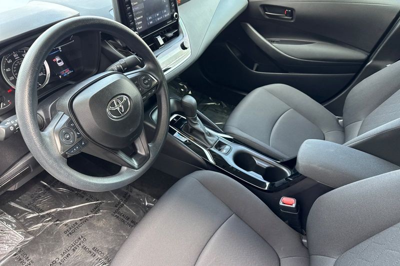 Toyota Corolla Vehicle Full-screen Gallery Image 10