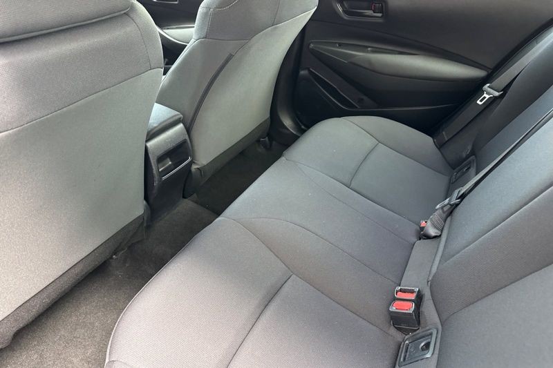 Toyota Corolla Vehicle Full-screen Gallery Image 12