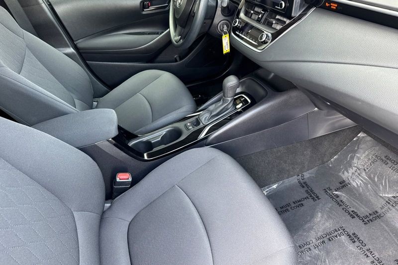 Toyota Corolla Vehicle Full-screen Gallery Image 15
