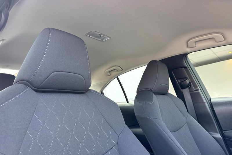 Toyota Corolla Vehicle Full-screen Gallery Image 16