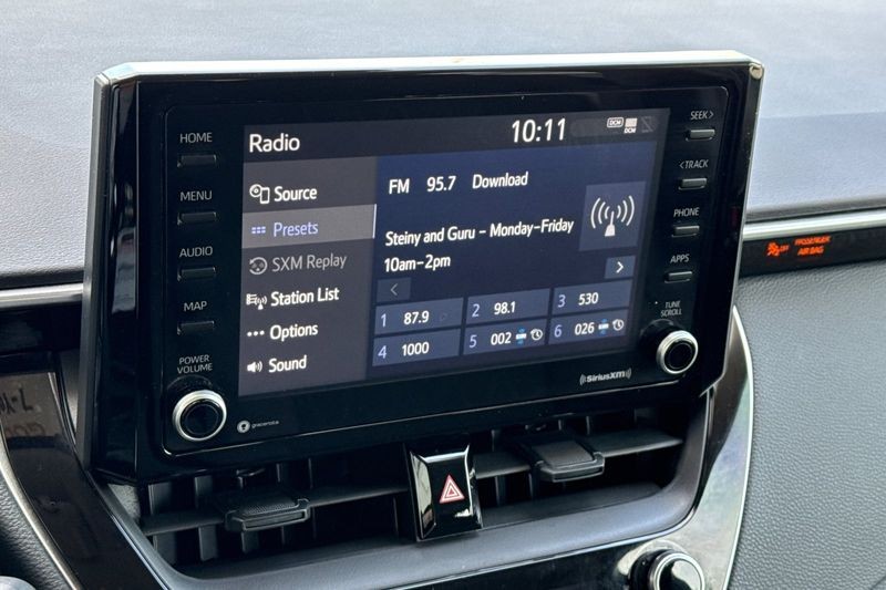 Toyota Corolla Vehicle Full-screen Gallery Image 17