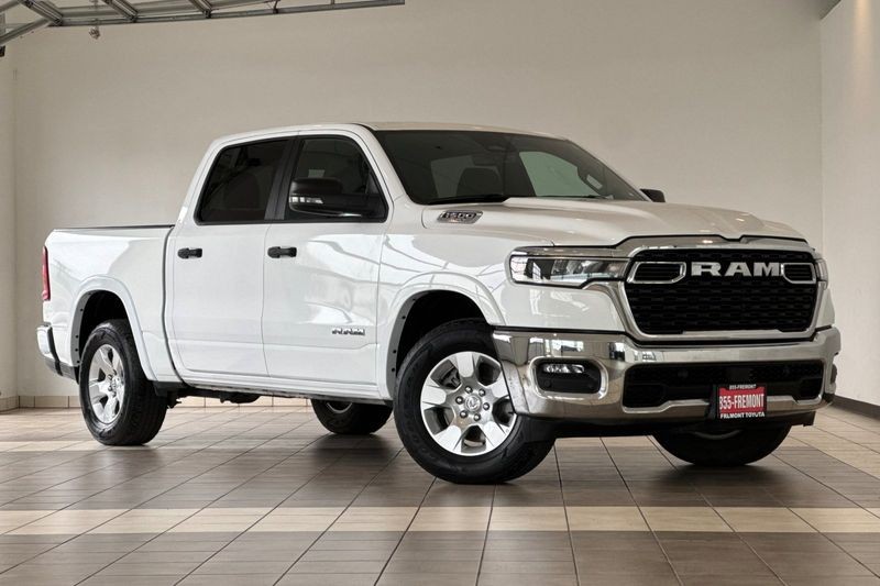 Ram 1500 Vehicle Full-screen Gallery Image 02