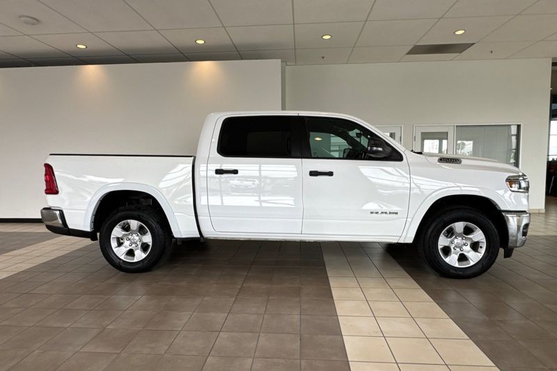 Ram 1500 Vehicle Full-screen Gallery Image 03