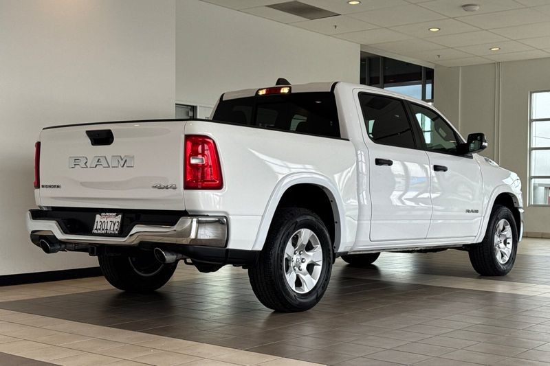 Ram 1500 Vehicle Full-screen Gallery Image 04