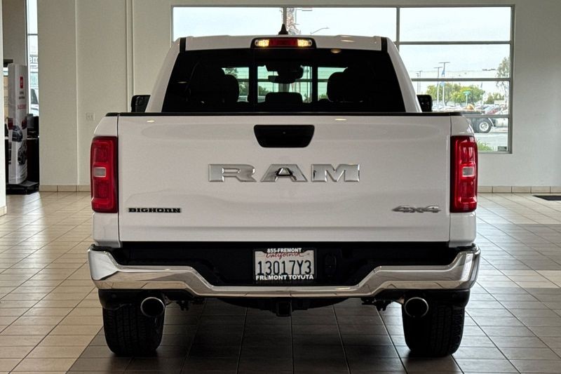 Ram 1500 Vehicle Full-screen Gallery Image 05